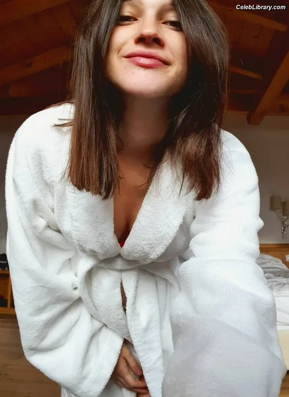 Lodovica Comello photo 5 of 112