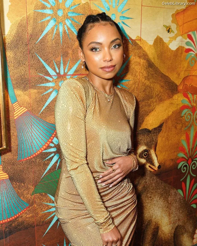Logan Browning photo 9 of 80