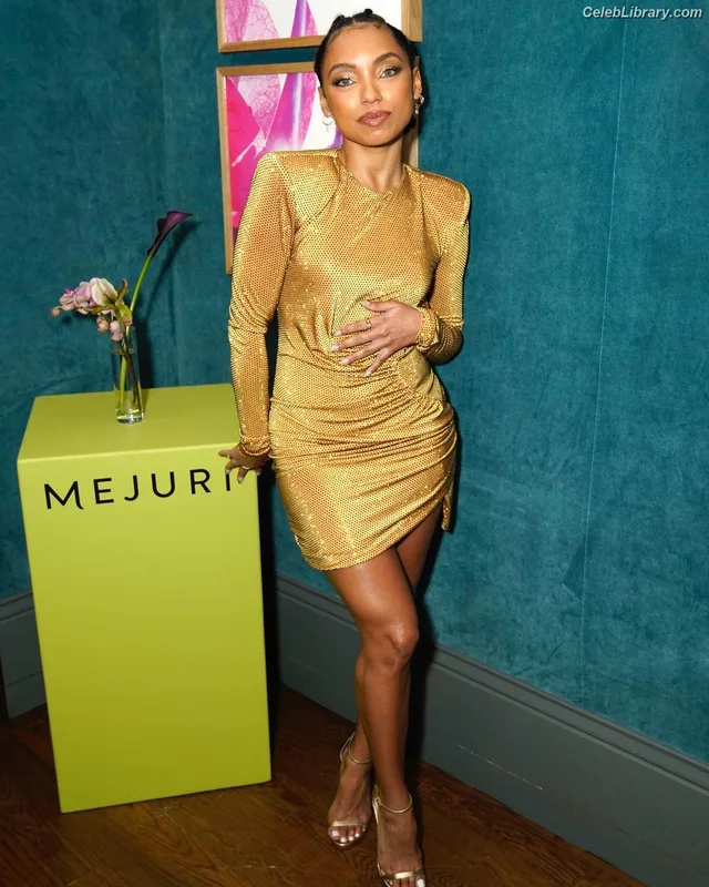 Logan Browning photo 10 of 80
