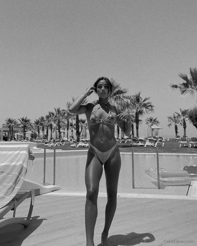 Lola Marandel photo 22 of 75
