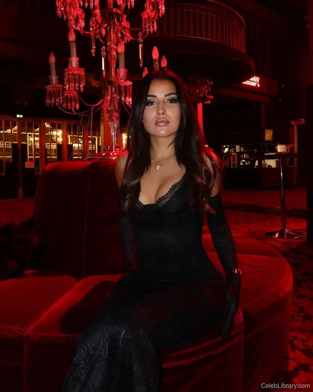 Lola Marandel photo 8 of 75
