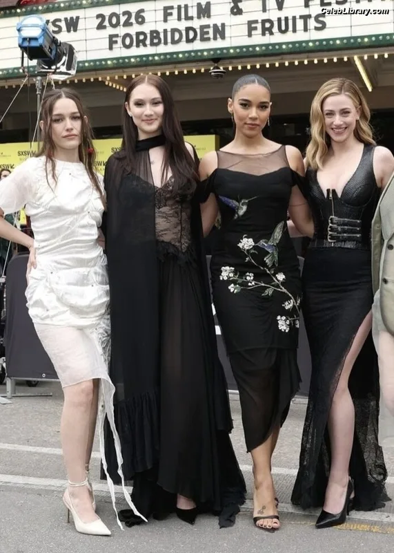 Lola Tung photo 3 of 296