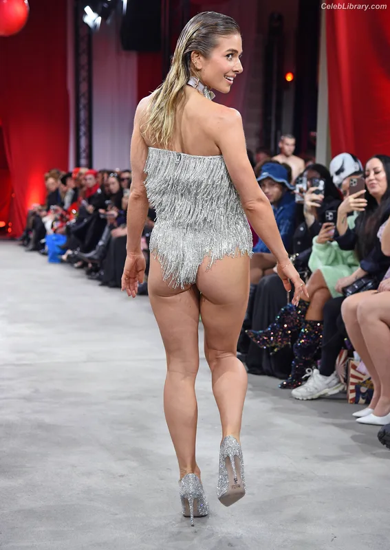 Lola Weippert photo 23 of 313