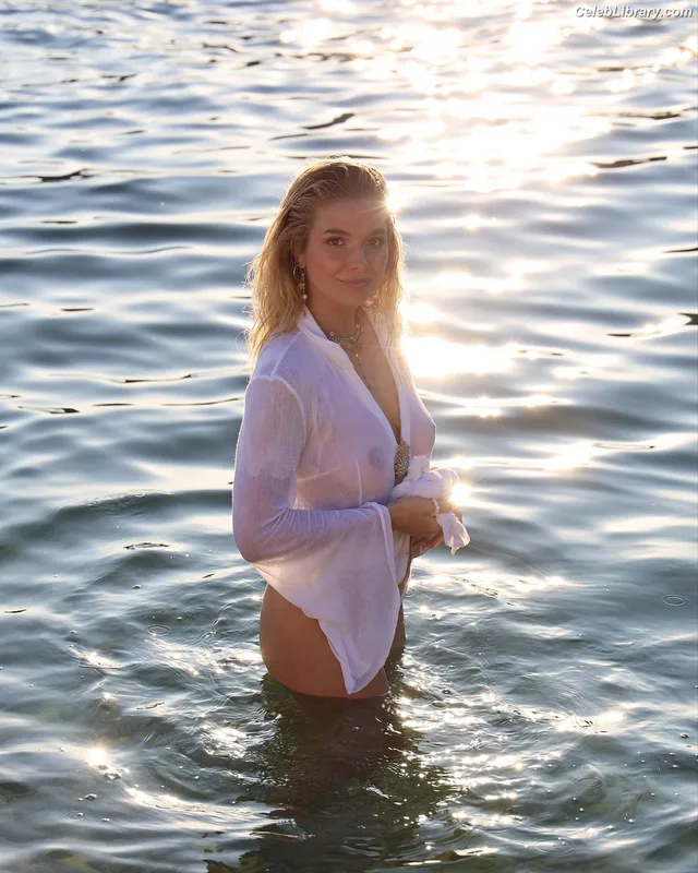 Lola Weippert photo 4 of 313