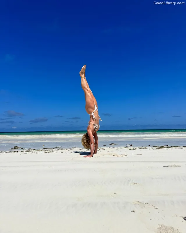 Lola Weippert photo 6 of 313