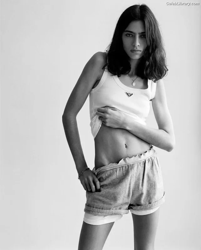 Loli Bahia photo 18 of 49