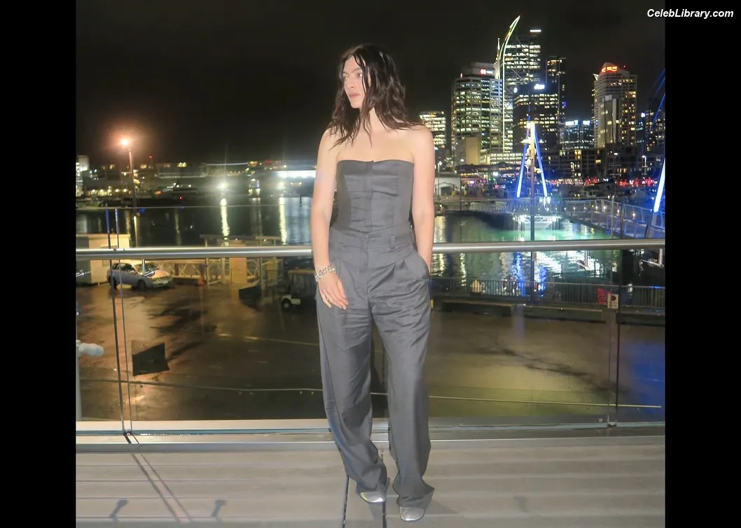 Lorde photo 8 of 543