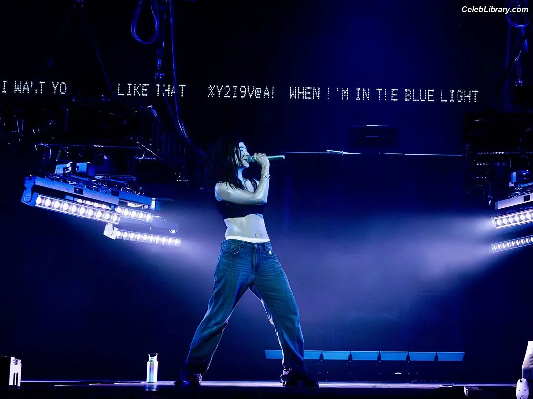 Lorde photo 10 of 543