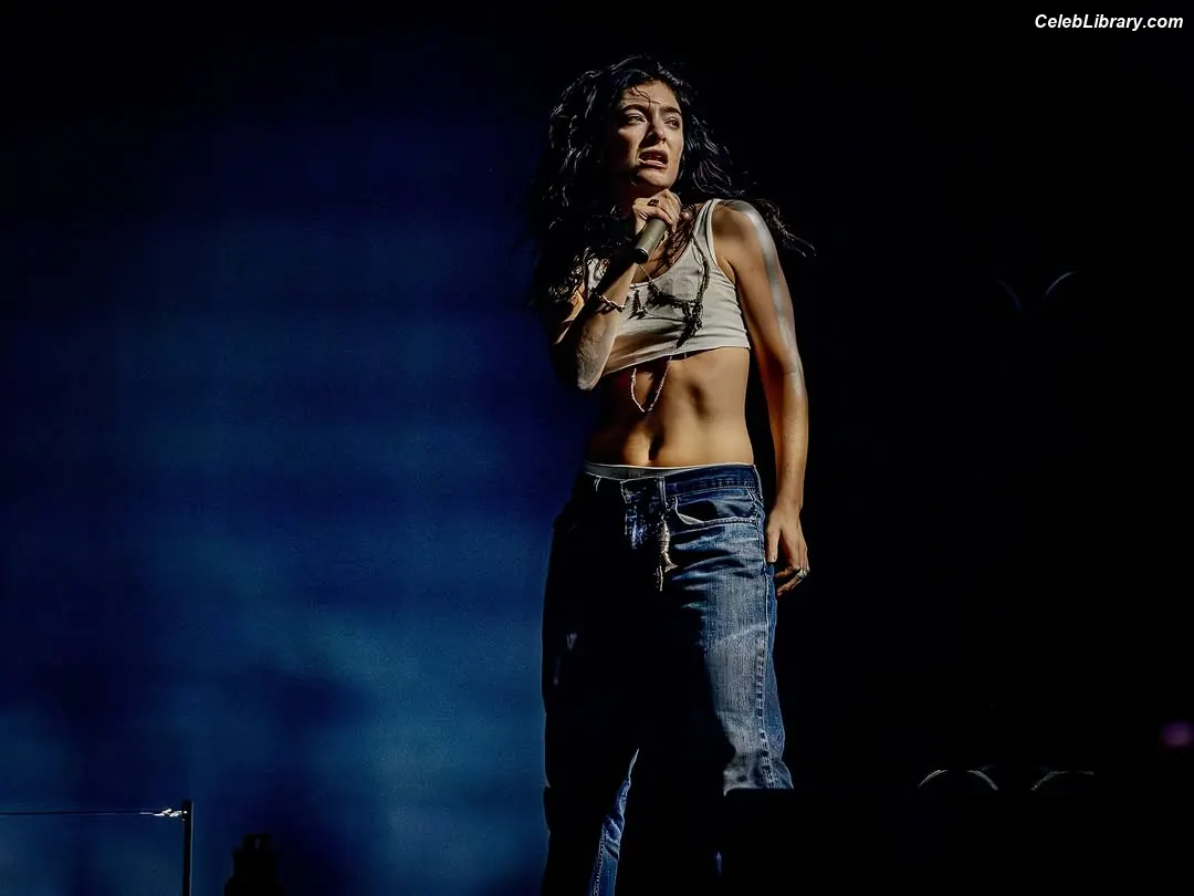 Lorde photo 16 of 543