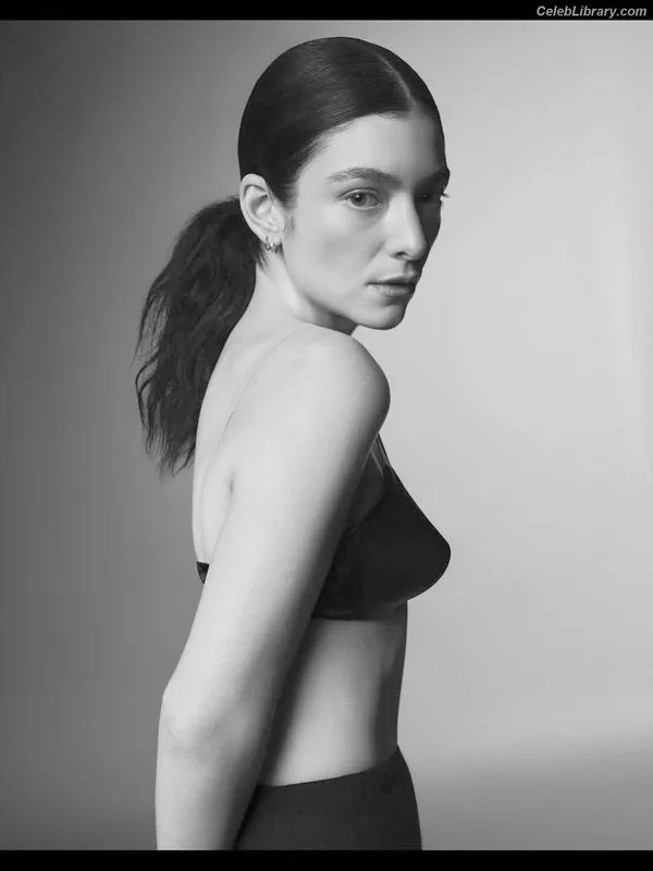Lorde photo 2 of 540