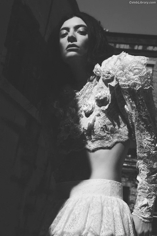 Lorde photo 3 of 540