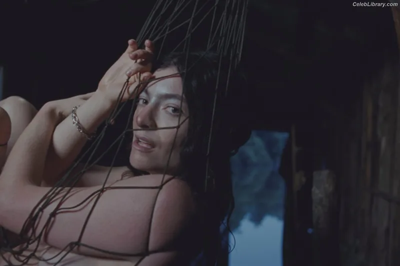 Lorde photo 14 of 540