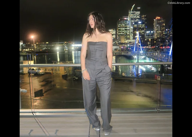 Lorde photo 8 of 540