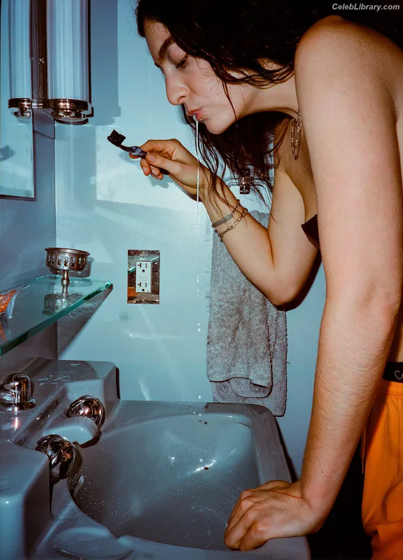 Lorde photo 10 of 540