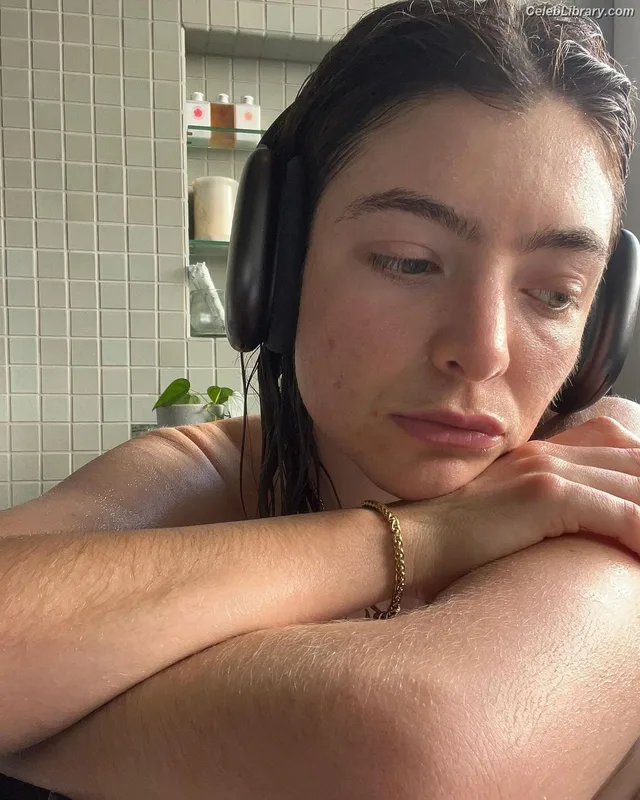 Lorde photo 14 of 540