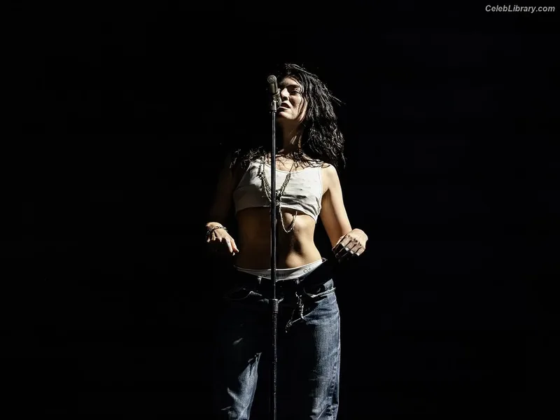 Lorde photo 6 of 540