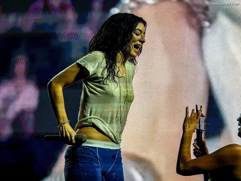 Lorde photo 7 of 540