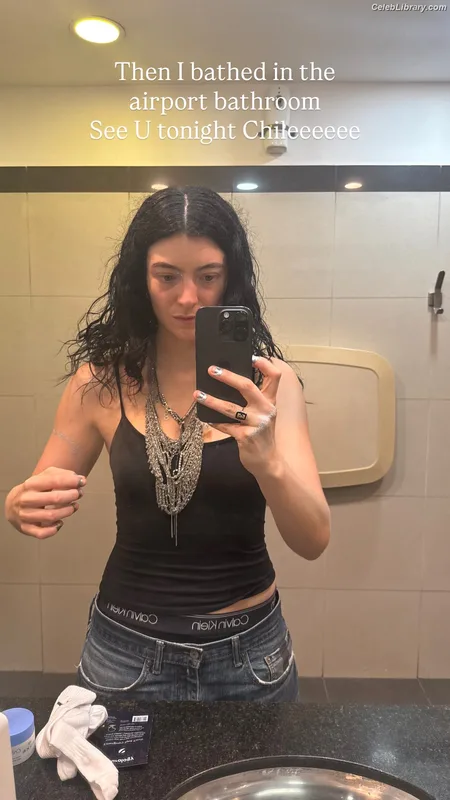 Lorde photo 1 of 540