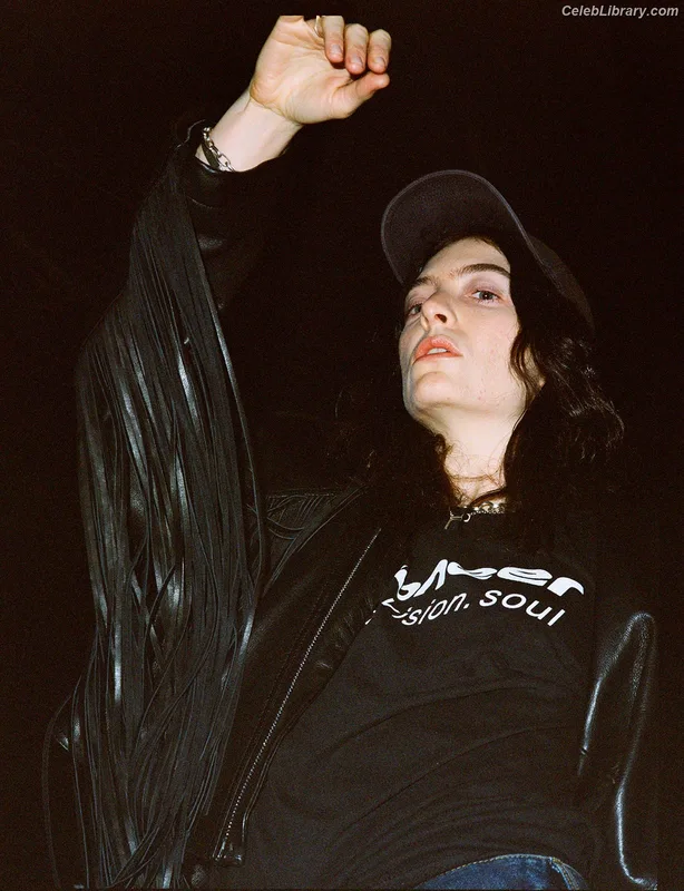 Lorde photo 8 of 540