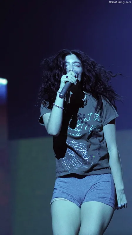 Lorde photo 19 of 540
