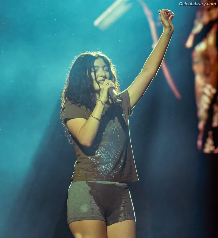 Lorde photo 1 of 540