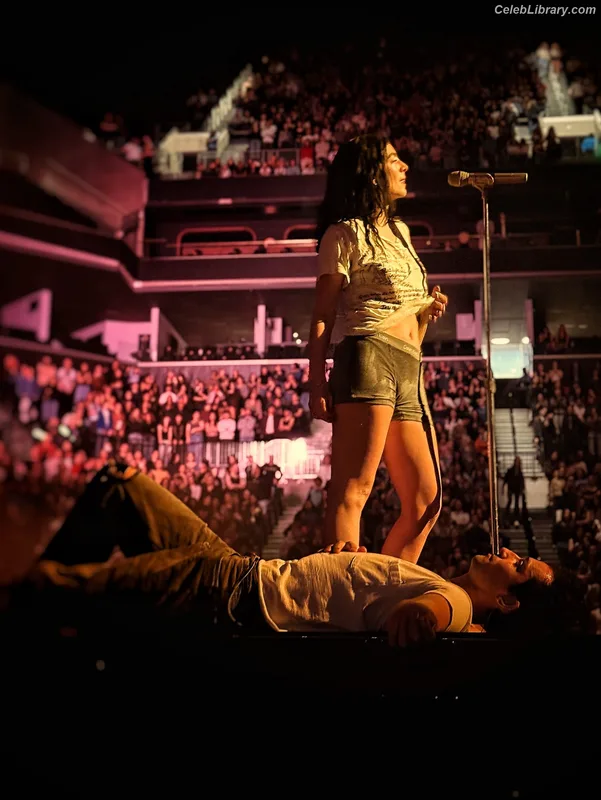 Lorde photo 2 of 540