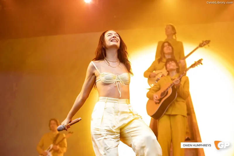 Lorde photo 12 of 540