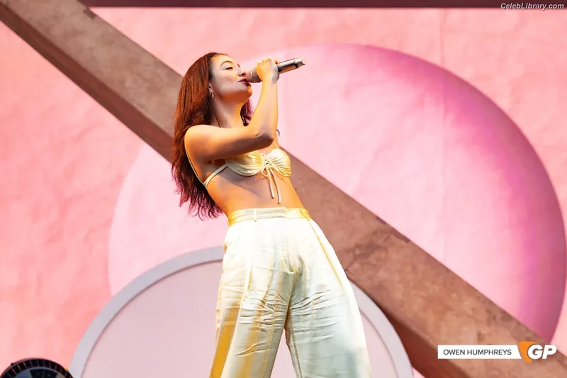 Lorde photo 14 of 540