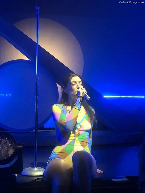 Lorde photo 18 of 540