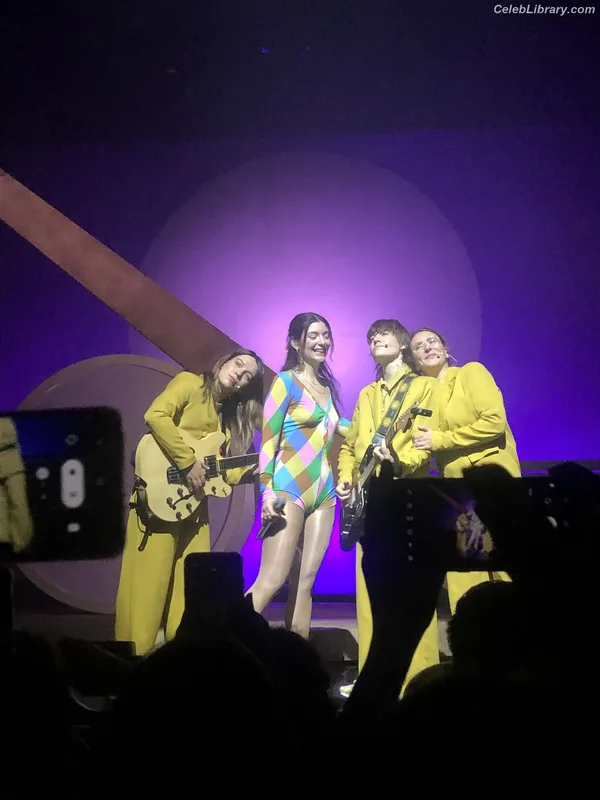 Lorde photo 24 of 540
