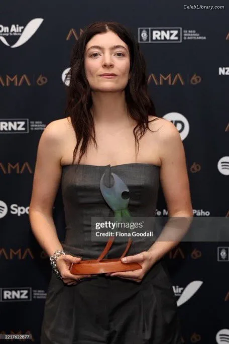 Lorde photo 5 of 540
