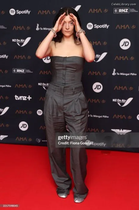 Lorde photo 7 of 540