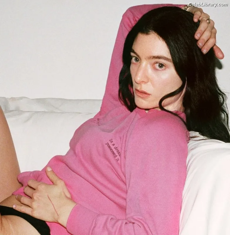 Lorde photo 14 of 540