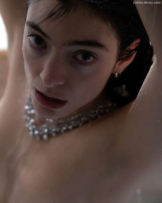Lorde photo 17 of 540
