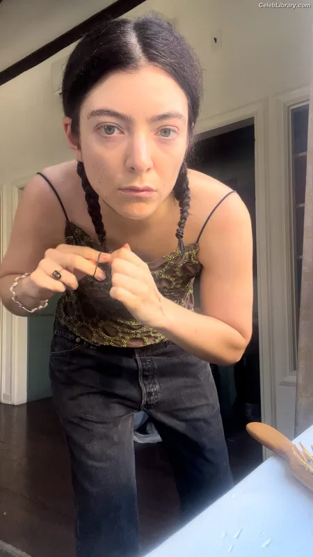 Lorde photo 6 of 540