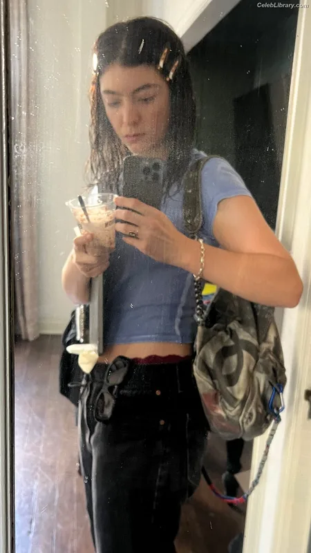 Lorde photo 8 of 540
