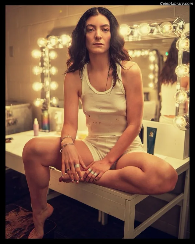 Lorde photo 19 of 540