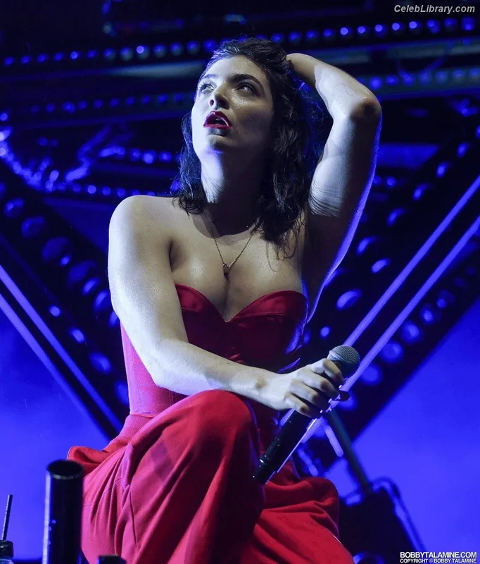 Lorde photo 23 of 540