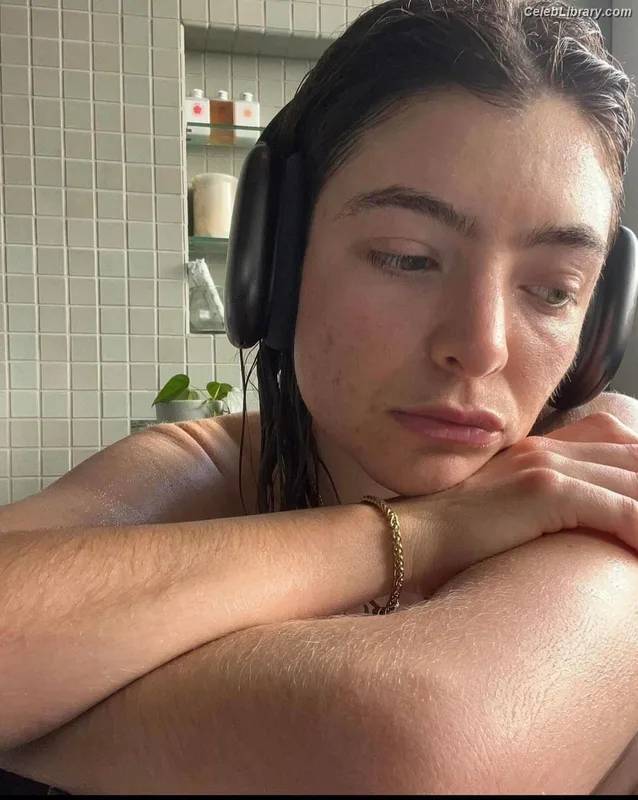 Lorde photo 1 of 540