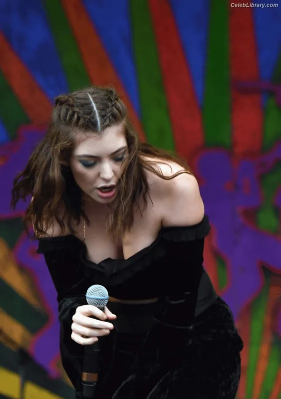 Lorde photo 5 of 540