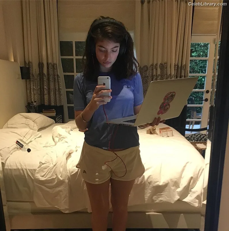 Lorde photo 1 of 540