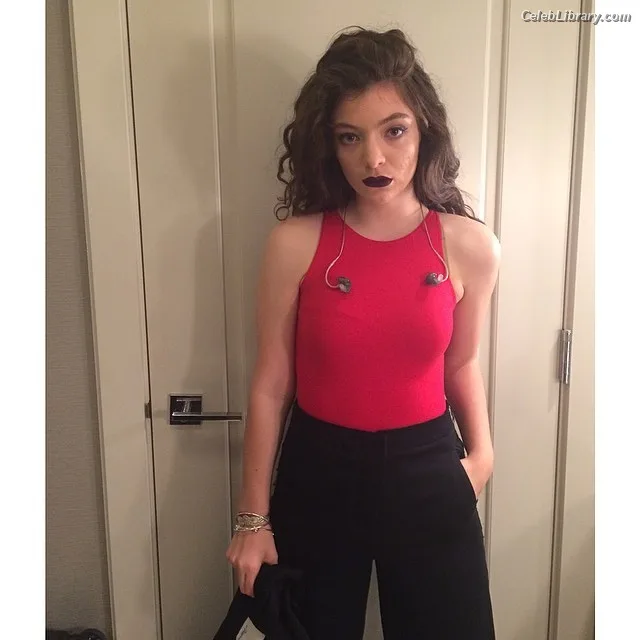 Lorde photo 6 of 540