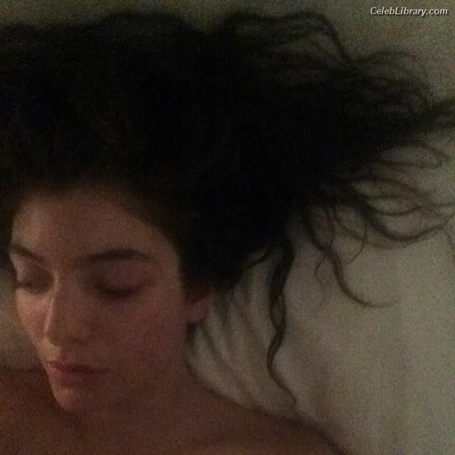 Lorde photo 9 of 540