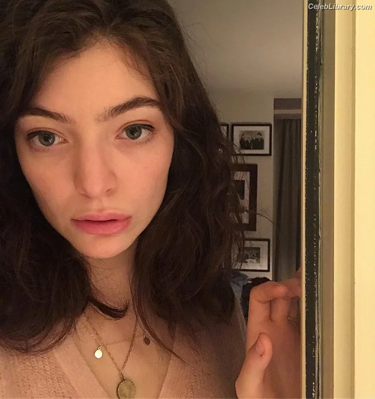 Lorde photo 15 of 540