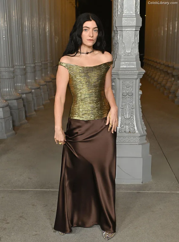 Lorde photo 3 of 540