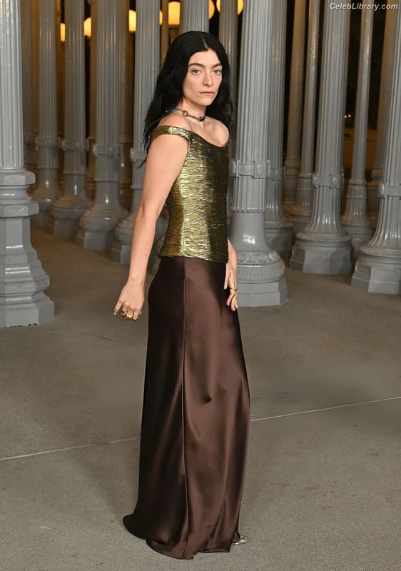 Lorde photo 7 of 540