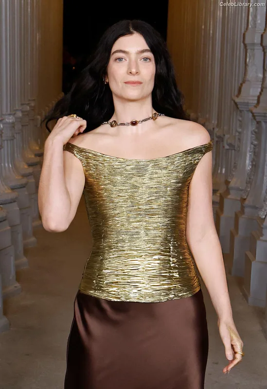 Lorde photo 12 of 540
