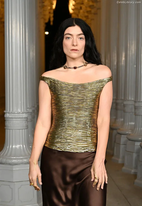Lorde photo 24 of 540