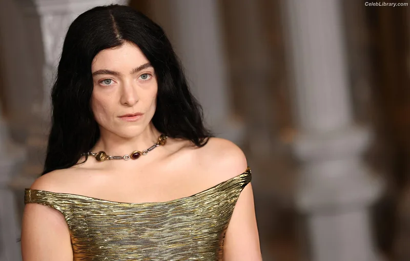 Lorde photo 5 of 540