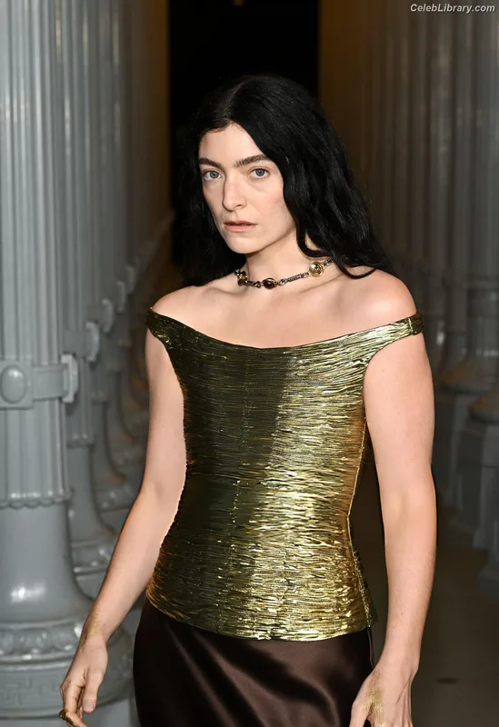 Lorde photo 14 of 540